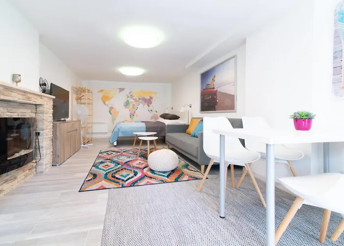 Cosy And Colorful Apartment *
